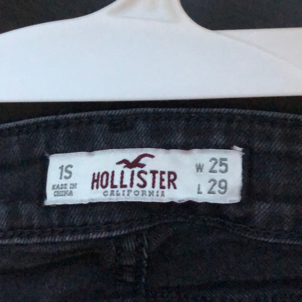 DISTRESSED HOLLISTER JEANS - Picture 4 of 4